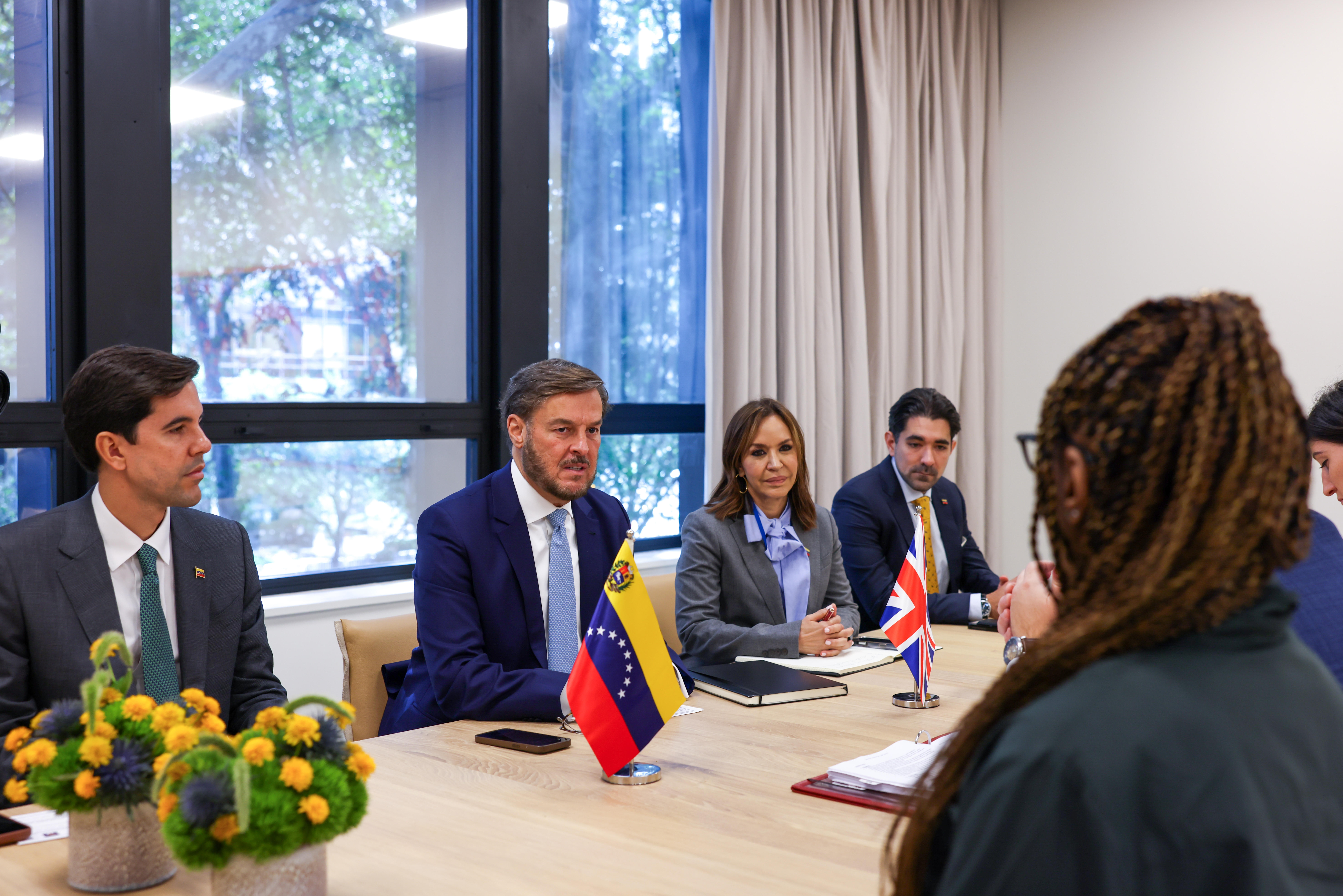 Félix Plasencia González, se reunió este lunes con el subsecretario de Estado del Foreign, Commonwealth & Development Office del Reino Unido de Gran Bretaña e Irlanda del Norte, Chris Elmore.